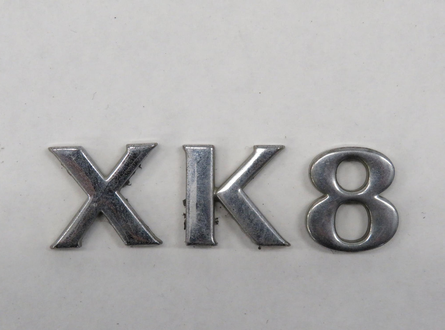 Jaguar X100 XK8 Emblem Logo hinten rechts