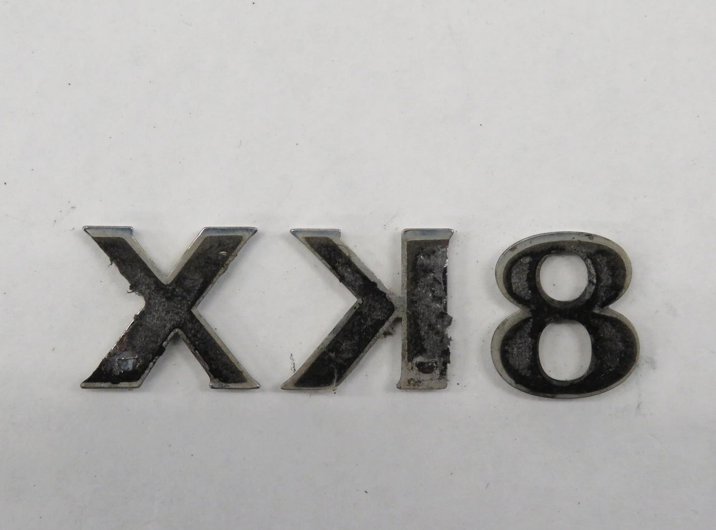 Jaguar X100 XK8 Emblem Logo hinten rechts