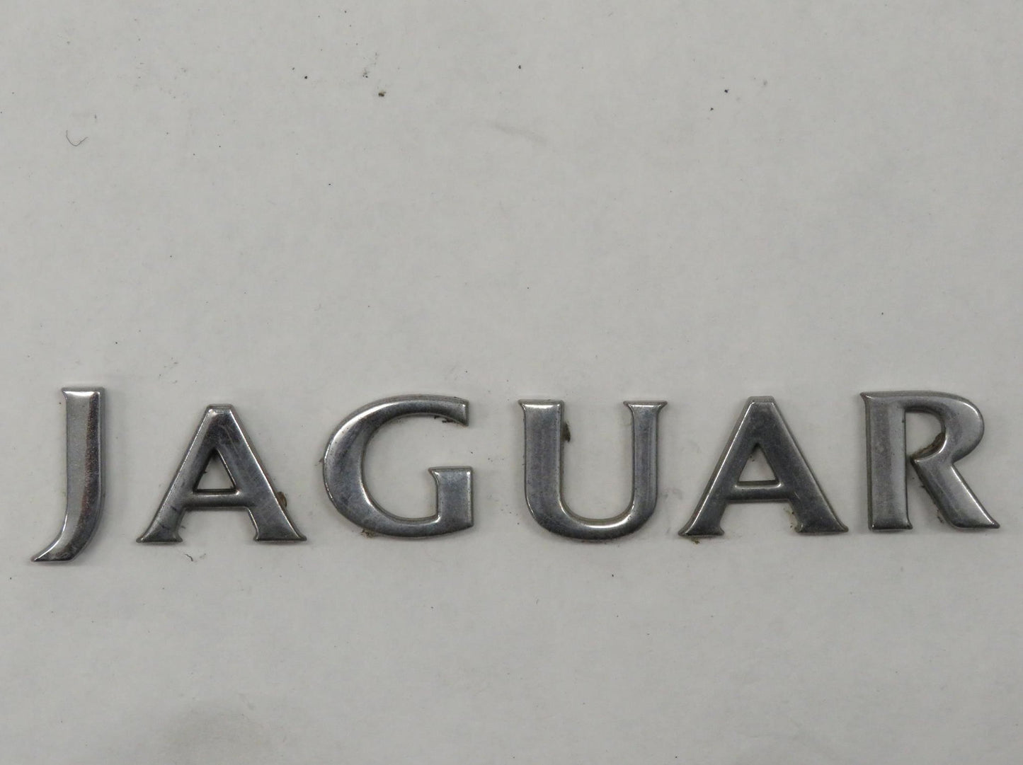 Jaguar X100 XK8 Emblem Logo hinten links
