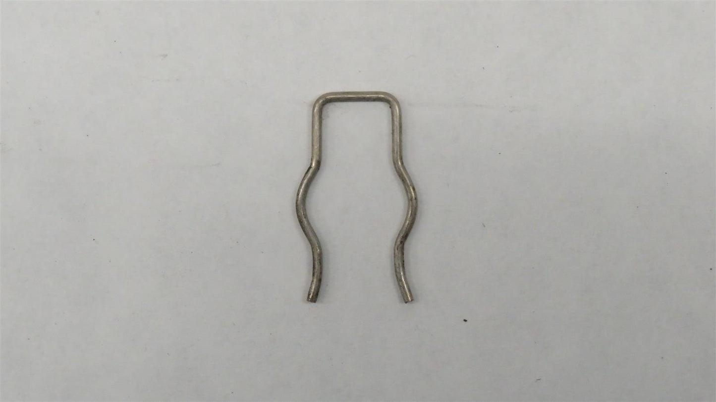 Jaguar X100 XKR 4.0 Klammer Einspritzdüse Fuel injector clip AJ81060