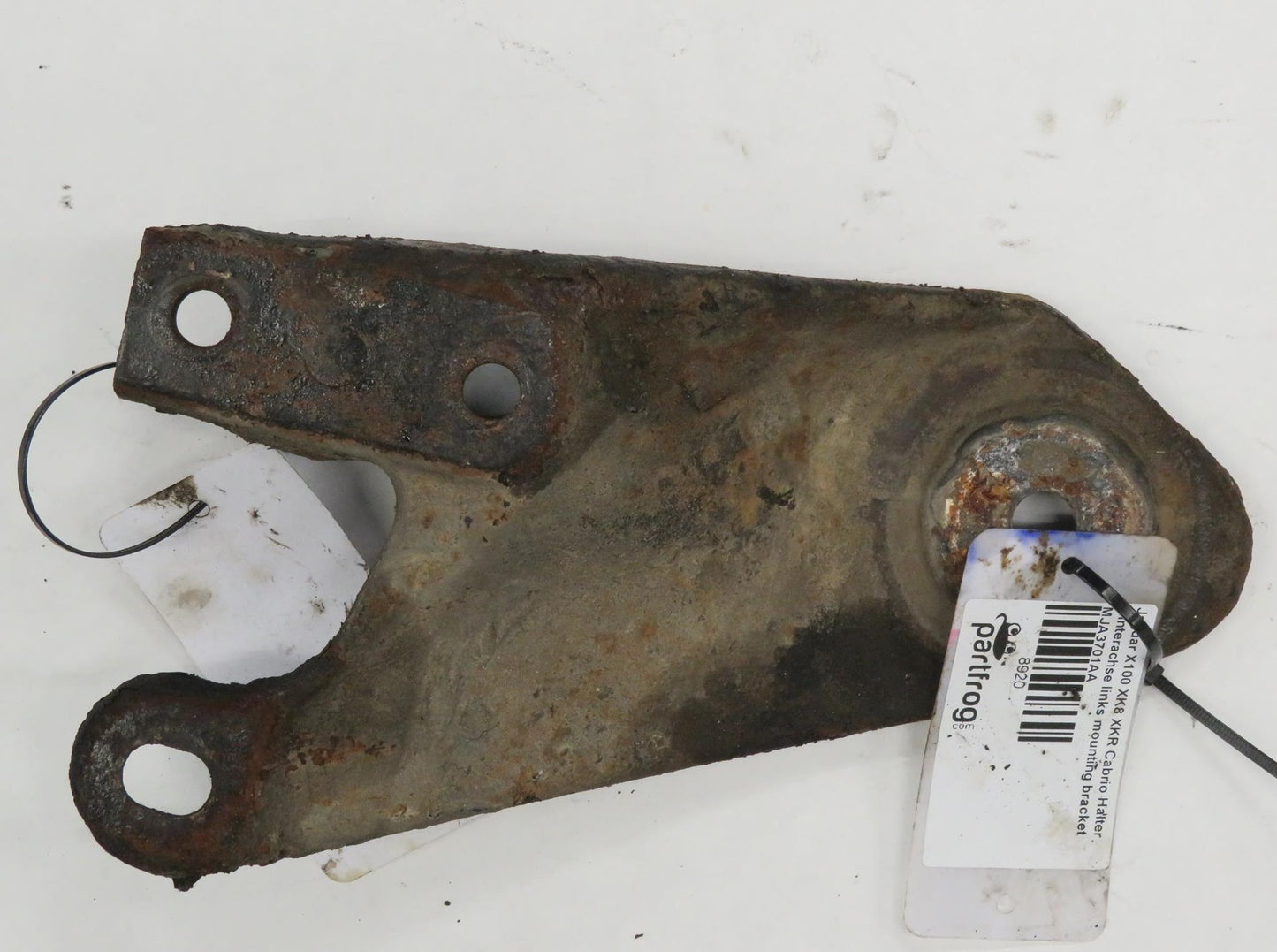 Jaguar X100 XK8 XKR Cabrio Halter Hinterachse links mounting bracket MJA3701AA